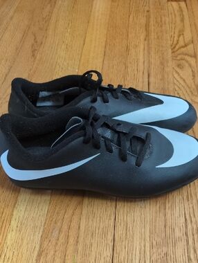 Nike Youth Bravata Black and White Soccer Cleats 3y
